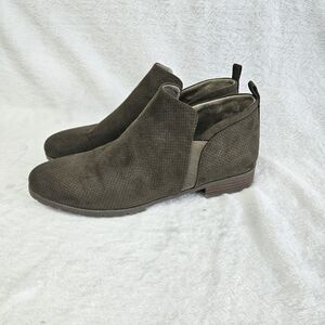 Dr. Scholls olive green booties size 11M. Super comfy, great for walking!